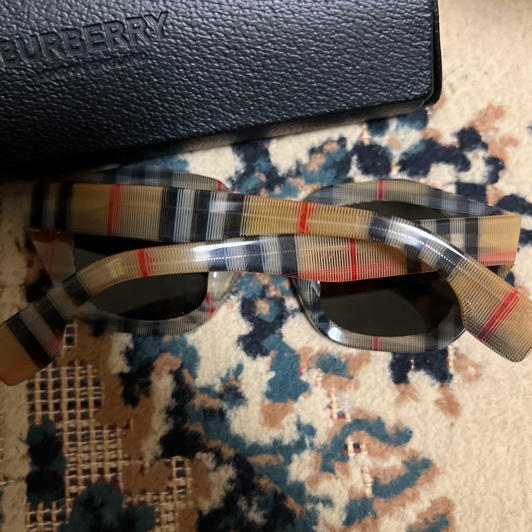 BURBERRY バーバリー　チェック柄サングラス