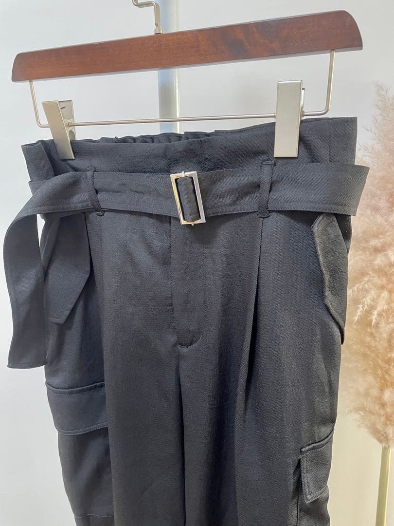 ストラ新品紙タグ付き⭐️洗える❗️泉里香着サテンカーゴパンツ2wayパンツ