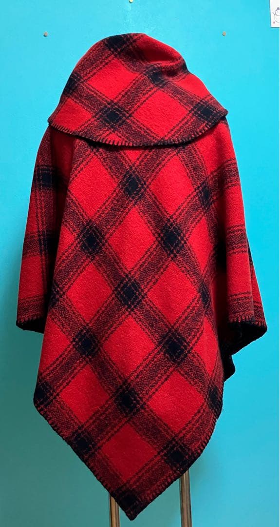 ラルフローレン赤✖️黒のチェックバッファローウールポンチョレディースフリーサイズ