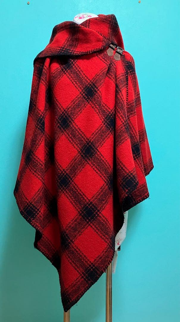 ラルフローレン赤✖️黒のチェックバッファローウールポンチョレディースフリーサイズ