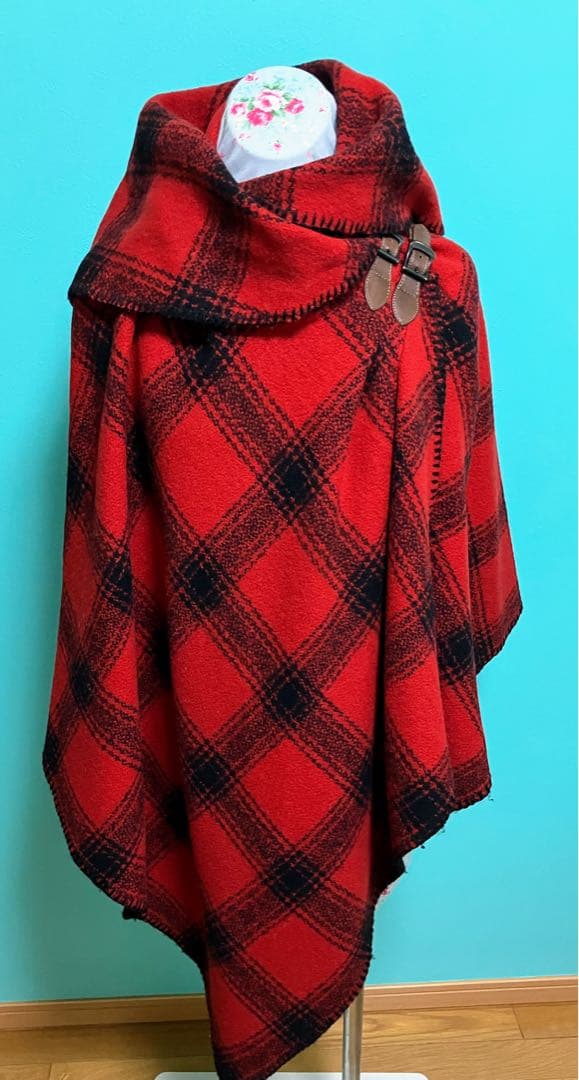 ラルフローレン赤✖️黒のチェックバッファローウールポンチョレディースフリーサイズ