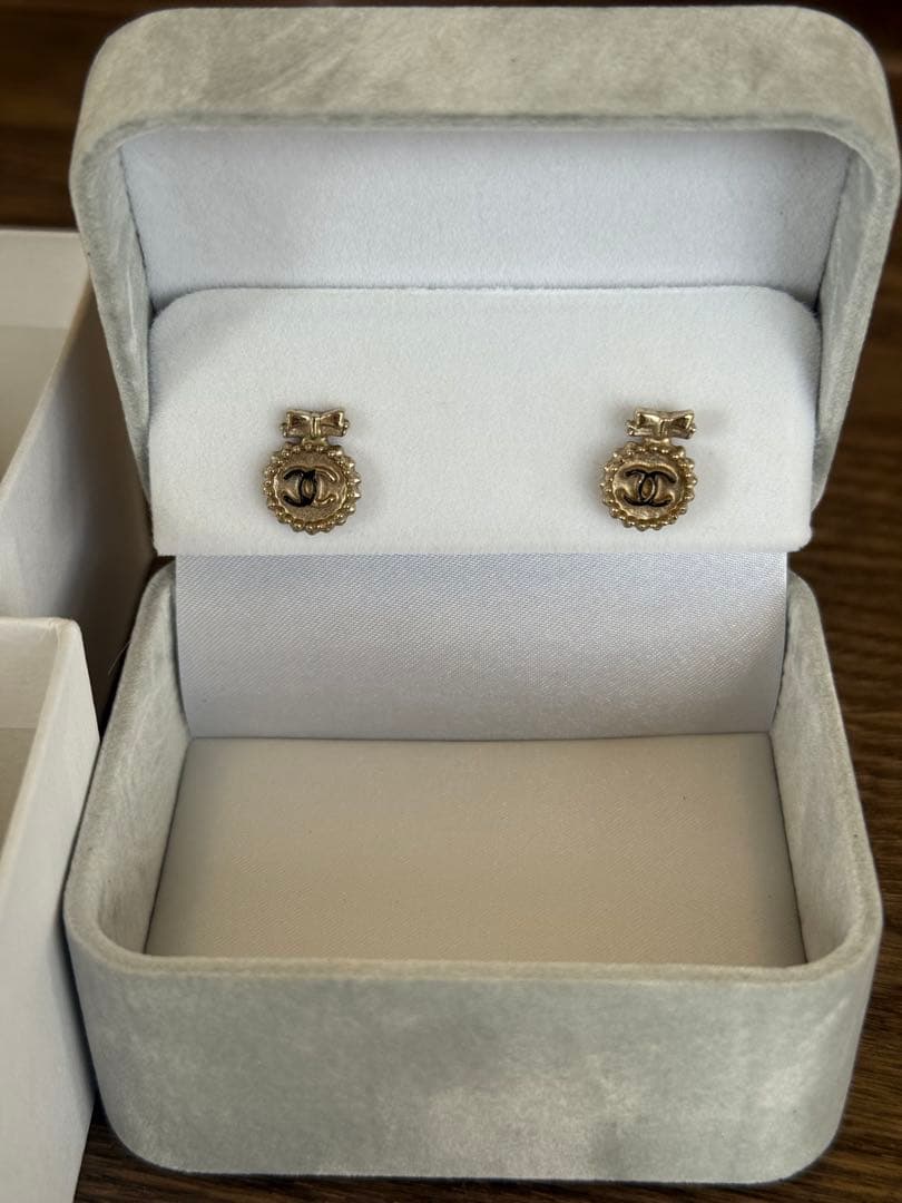 CHANEL ピアス　リボン　ビンテージ　ゴールド