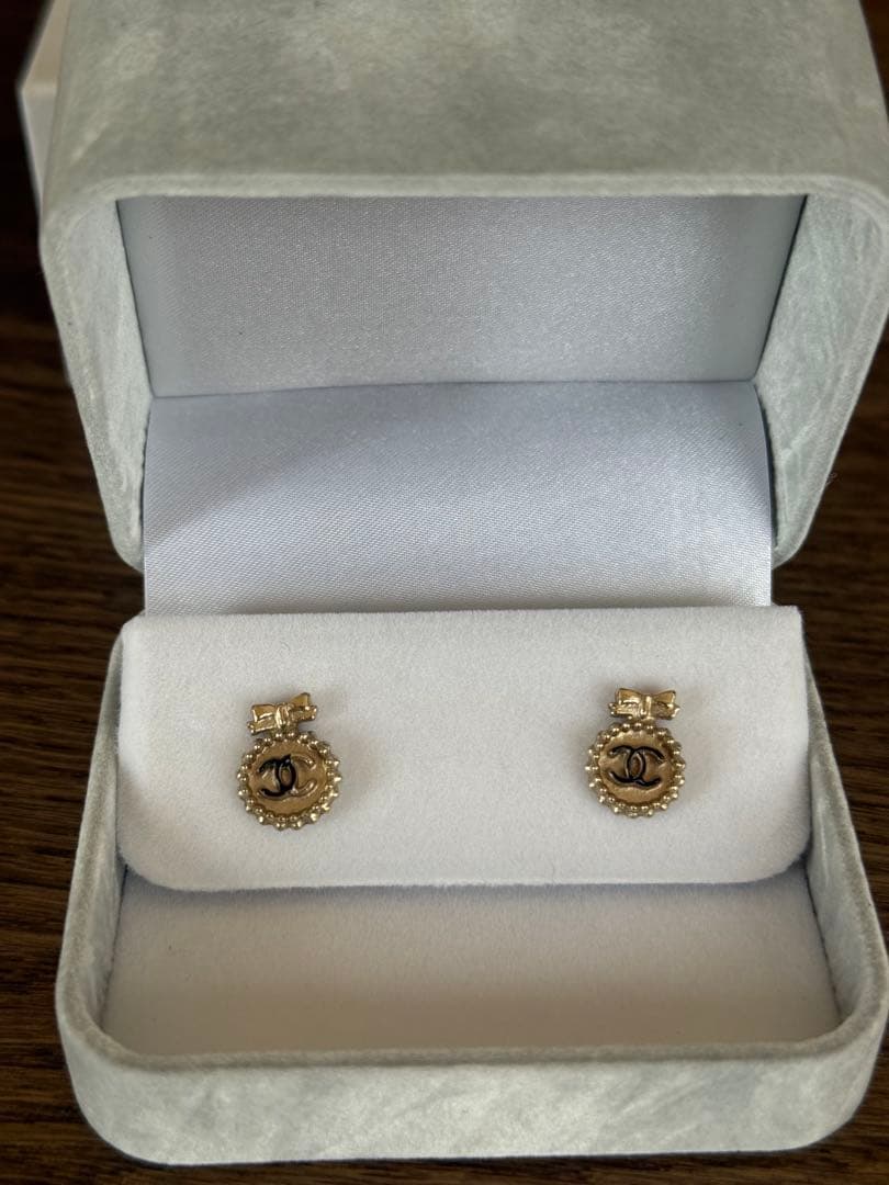 CHANEL ピアス　リボン　ビンテージ　ゴールド