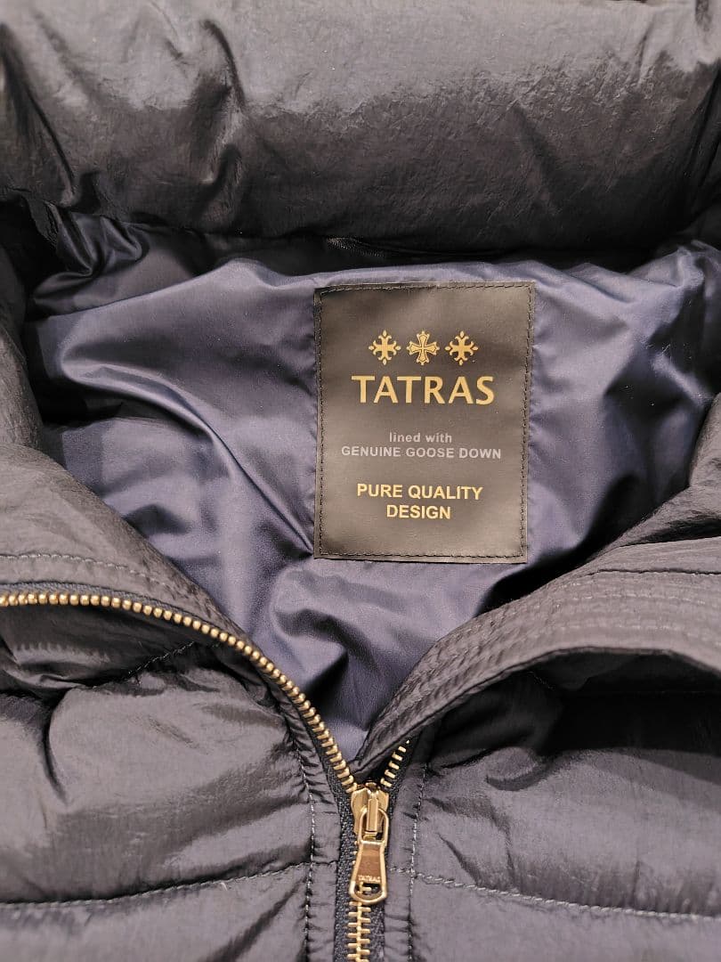 夢）美品 TATRAS ダウンベスト ネイビー 04