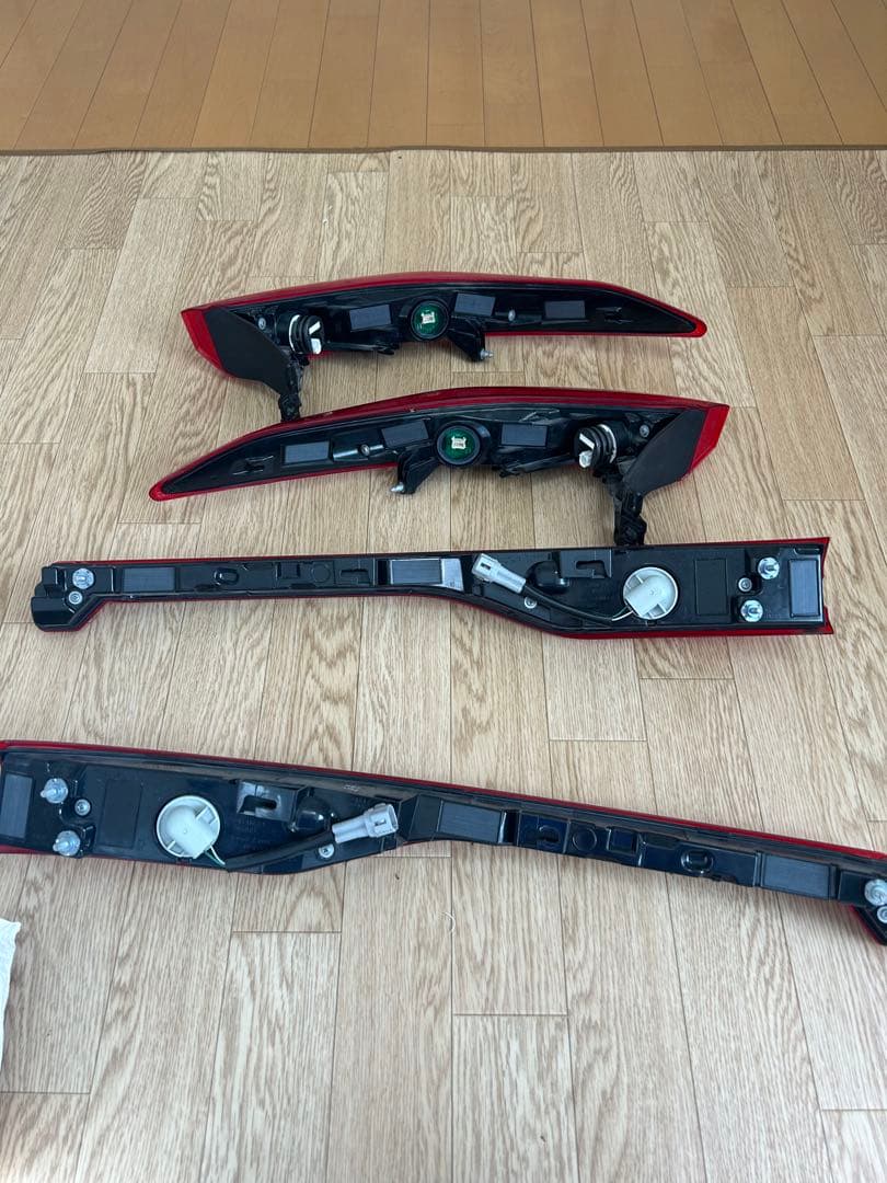 80ハリアー純正レッドテールランプ 4個セット