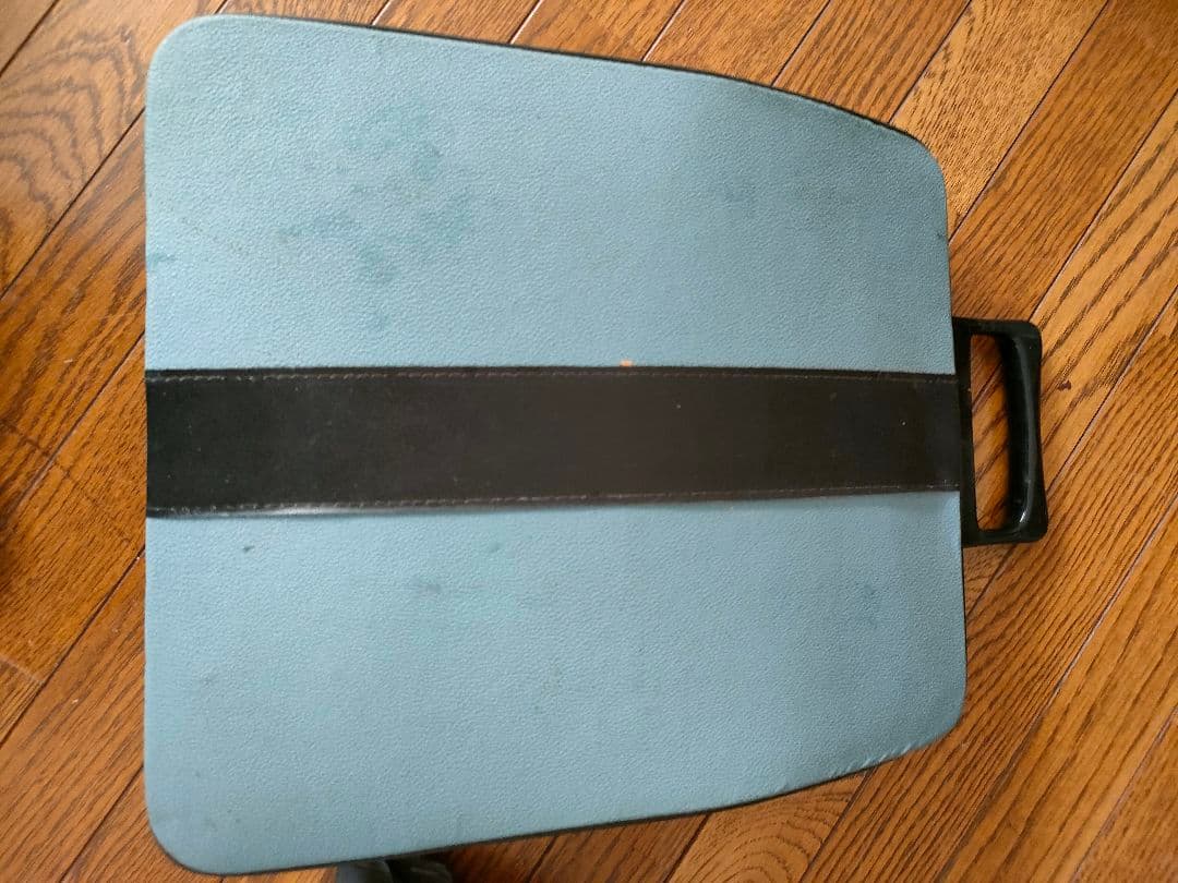 ポテタ　Olivetti Lettera 32 タイプライター