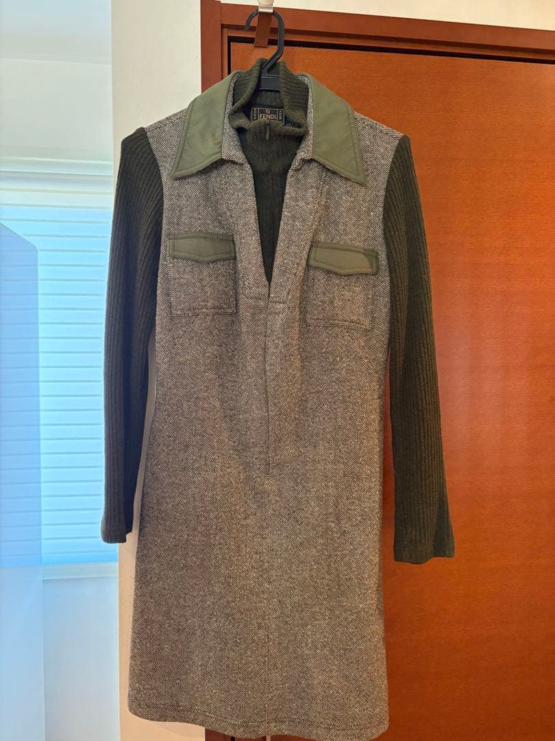 FENDI カーキ 襟付きリブニットワンピース