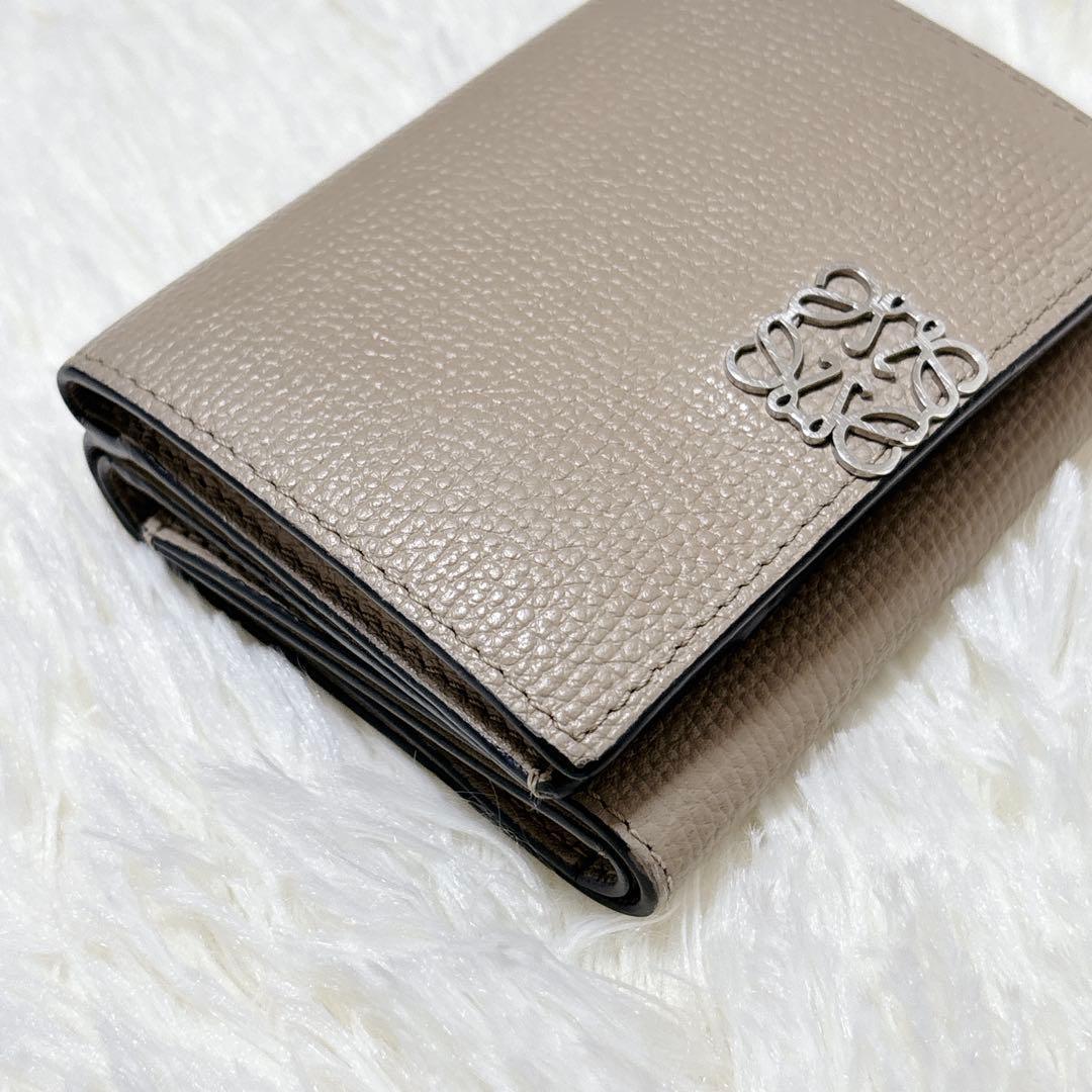 人気カラー✨LOEWE アナグラム トライフォールド ウォレット 三つ折り財布