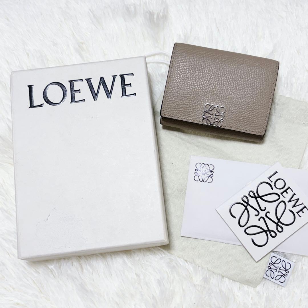 人気カラー✨LOEWE アナグラム トライフォールド ウォレット 三つ折り財布