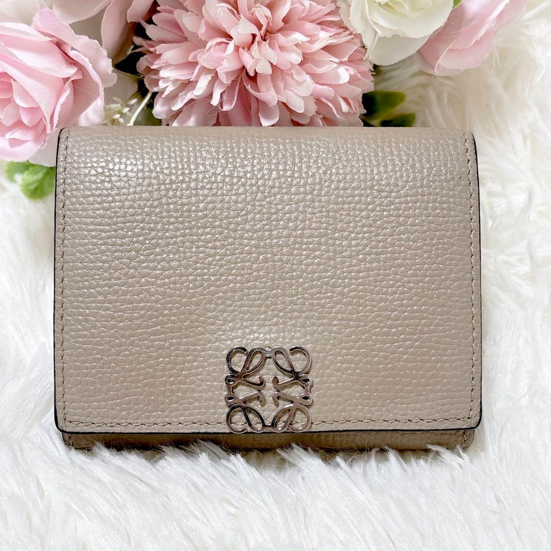 人気カラー✨LOEWE アナグラム トライフォールド ウォレット 三つ折り財布
