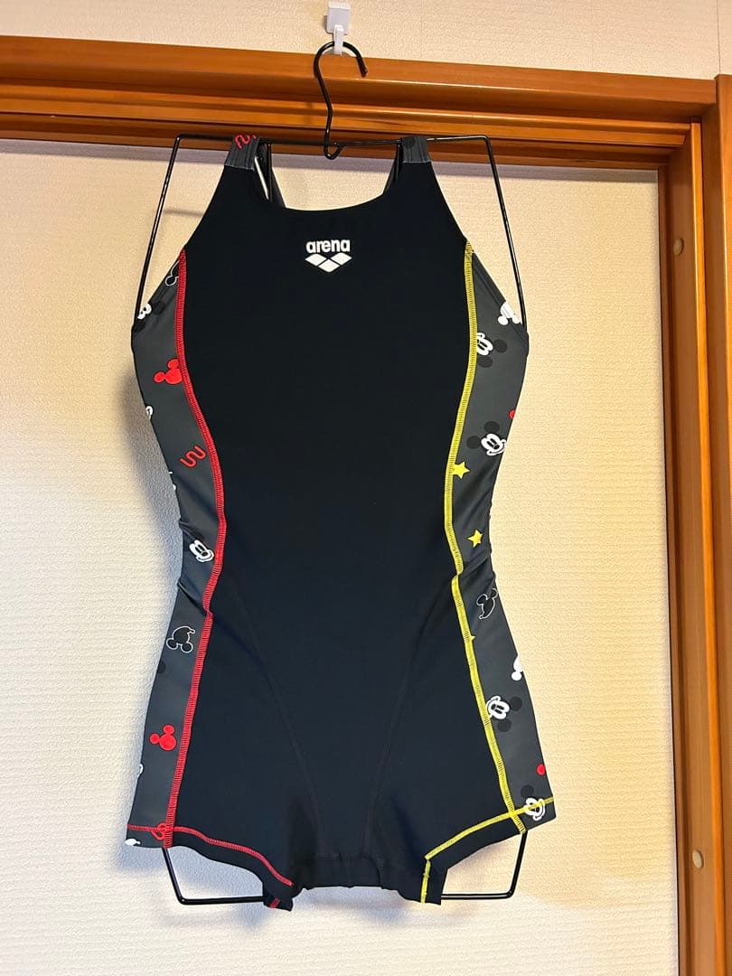 arena ミッキーマウス柄 スポーツ用水着 M