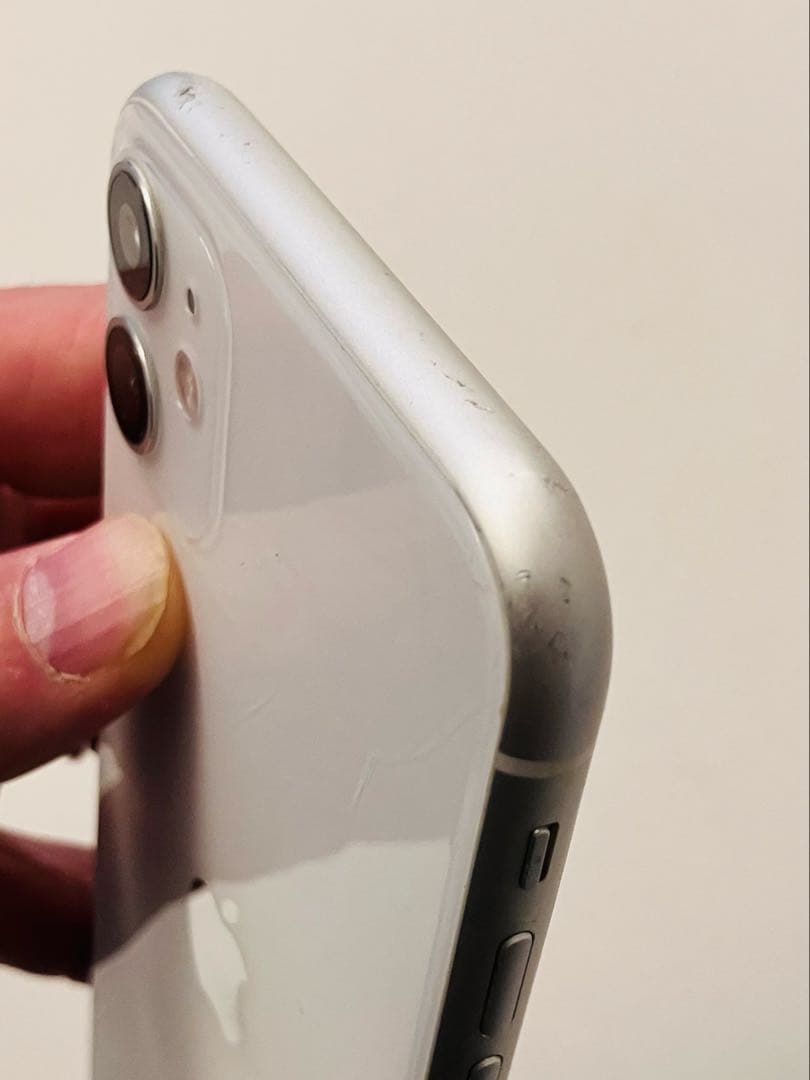 Apple iPhone 11 128GB ホワイト［画面割れ］