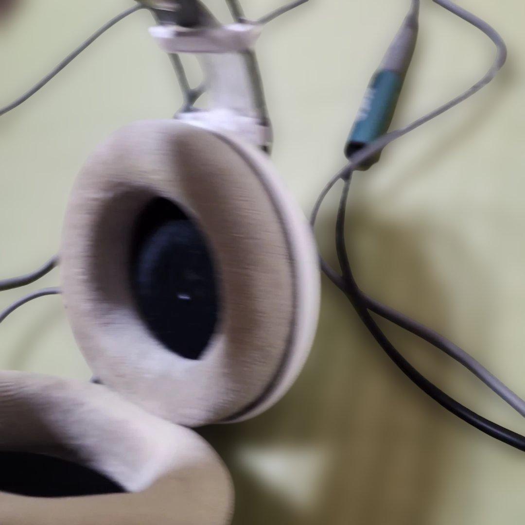 akg K701有線ヘッドホン　モニターヘッドホン