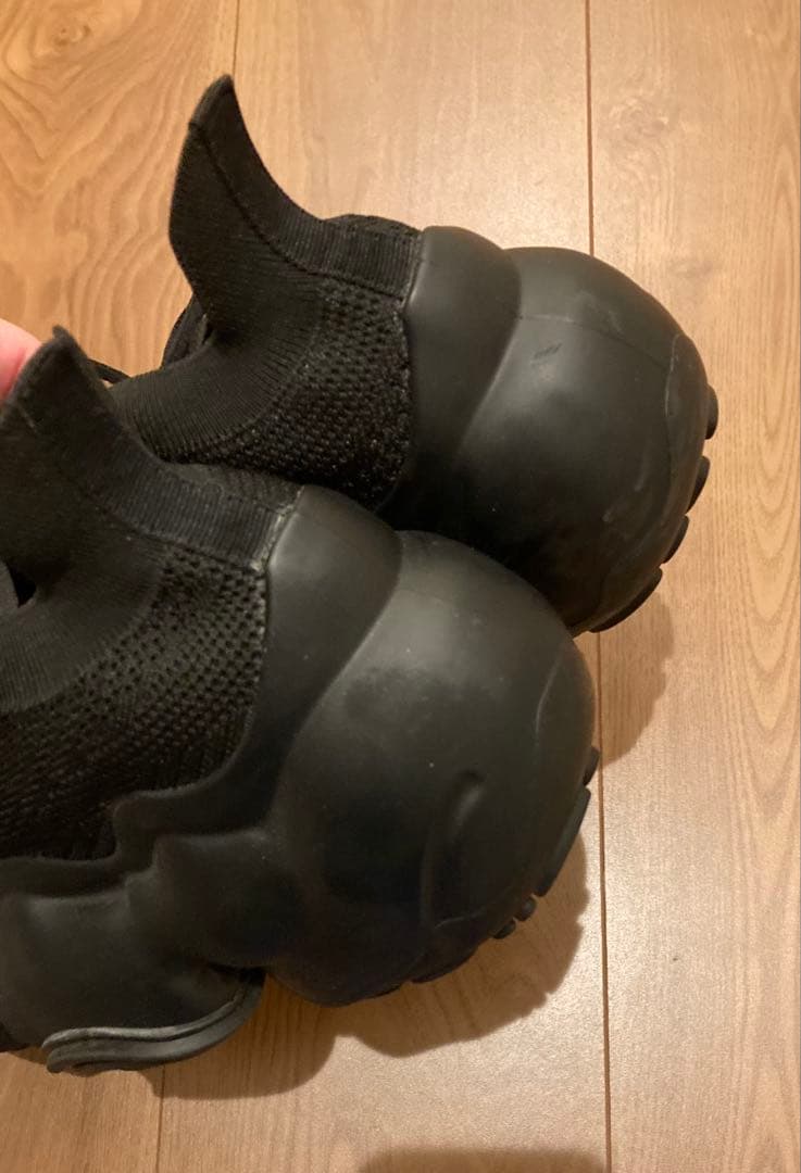 グラウンズ　厚底スニーカー　黒　25.5