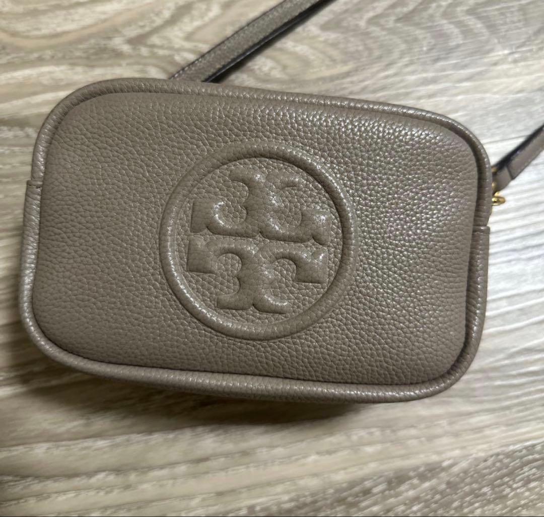 Tory Burch ペリー ボンベ ミニ カメラバッグ グレー　レザー