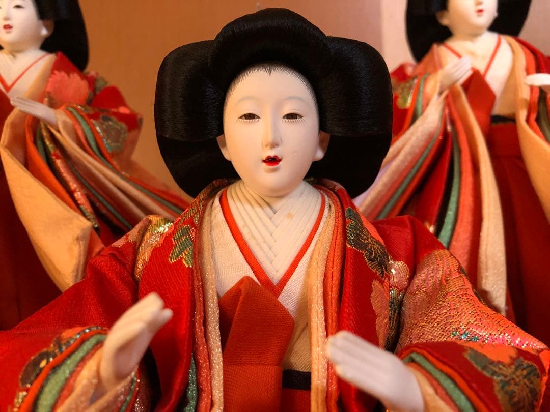 雛人形 伝統的な衣装　官女のセット