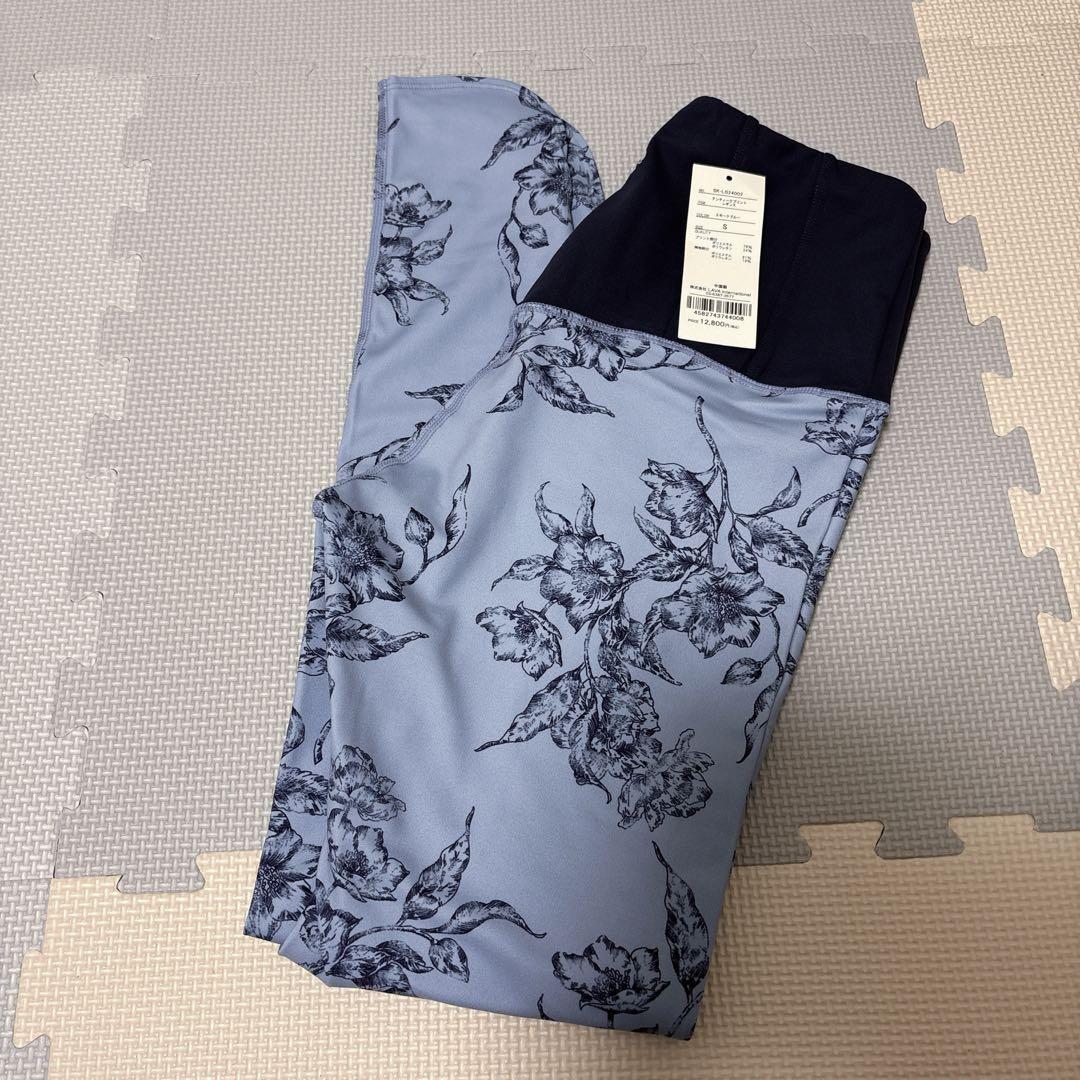 新品·未使用SUKALA アンティークプリントレギンス S スモークブルー