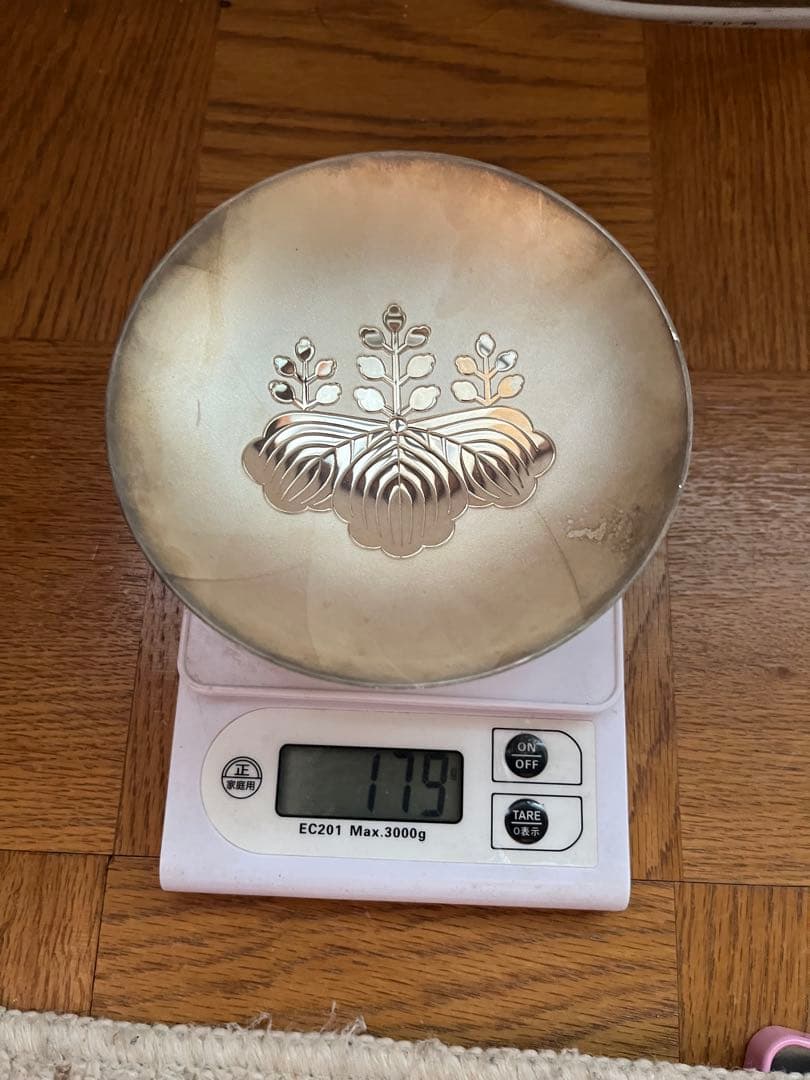銀杯　桐紋　純銀　内閣総理大臣　重さ179g　最大径およそ12.5cm