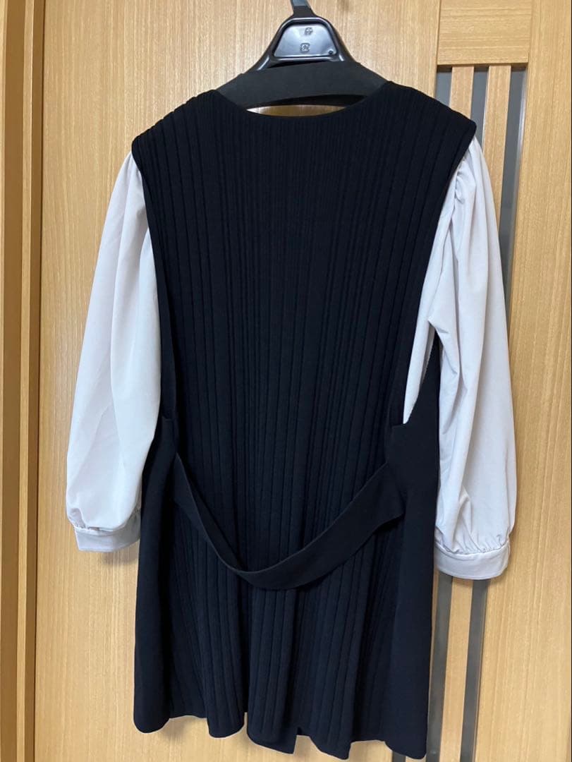 最終お値下げ エポカのジレ（黒）