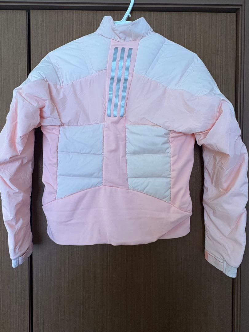 adidasゴルフ！ピンクのパファージャケット（レディース）
