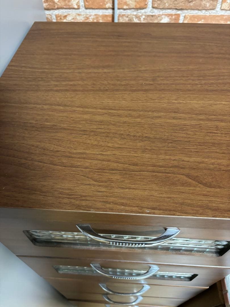 お値下げ中！！美品 チェッカーガラス　6段スリムチェスト