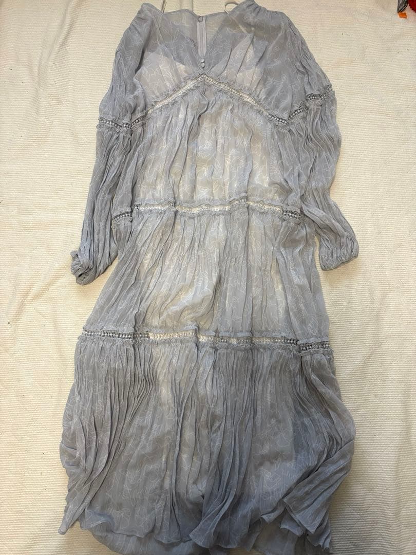 ワンピース herlipto monotone floral pleated dress