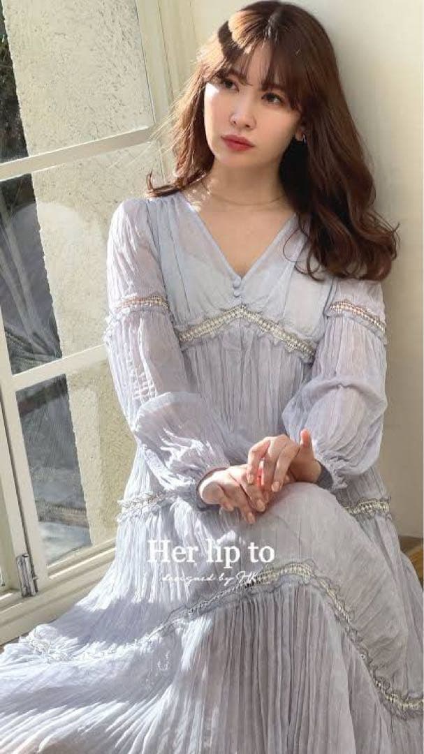 ワンピース herlipto monotone floral pleated dress