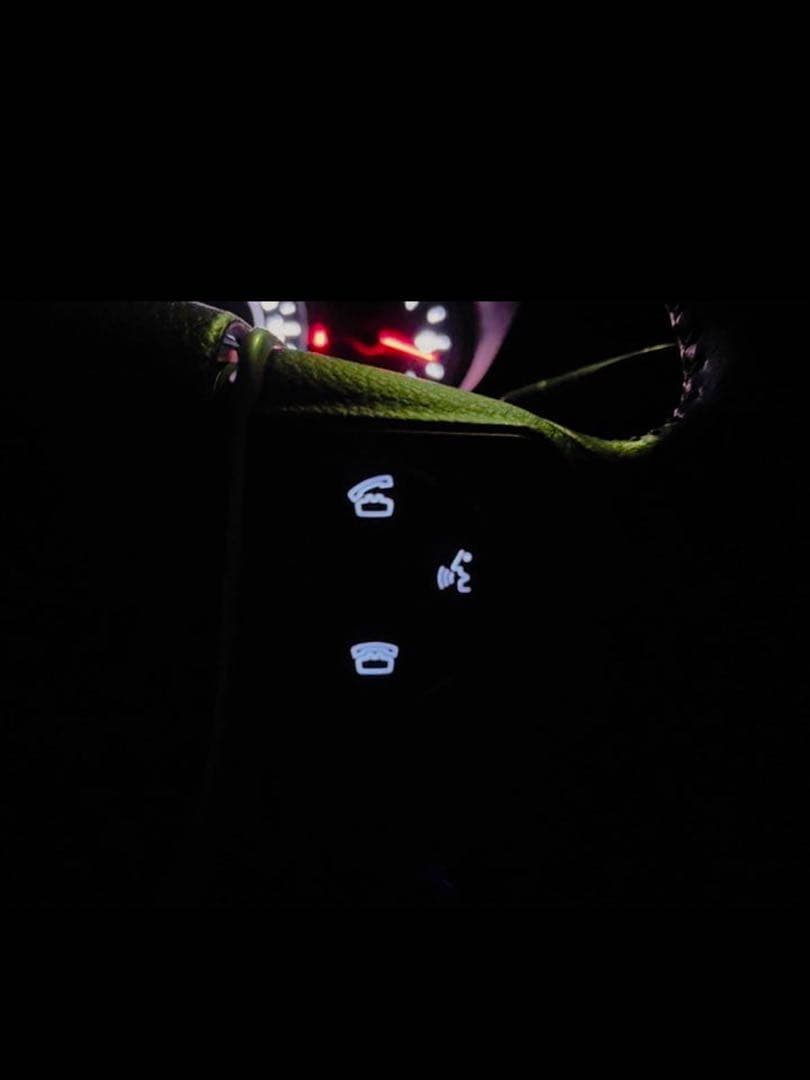 80系ノア、ヴォクシー、エスクァイア打ち替え済ステアリング左右スイッチ