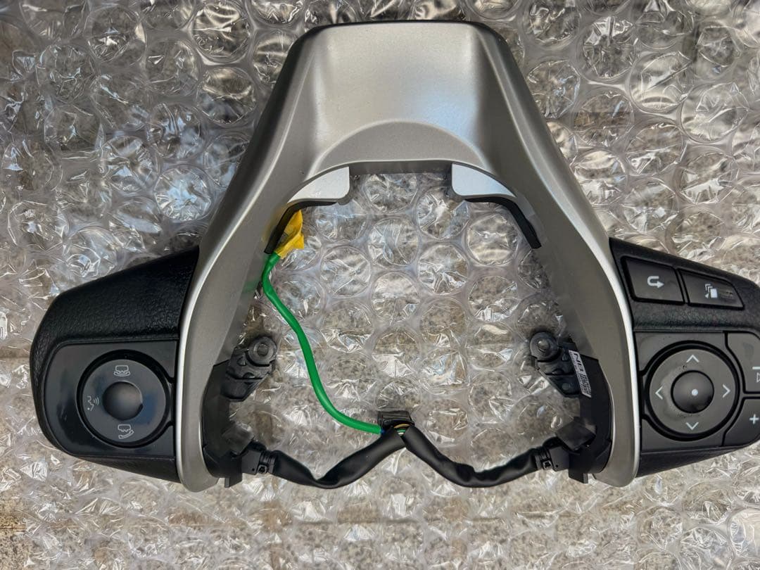 80系ノア、ヴォクシー、エスクァイア打ち替え済ステアリング左右スイッチ