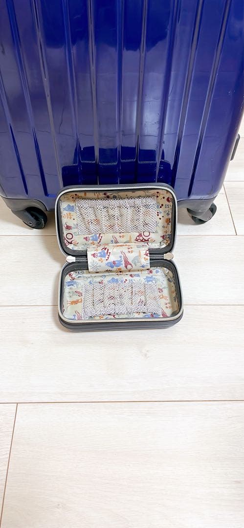 ムーミン フロントオープン型キャリーケース53L