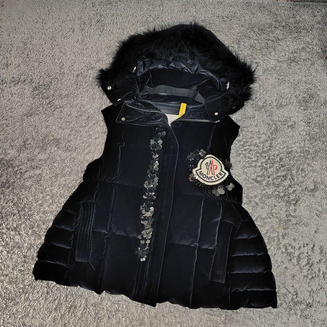 モンクレール Gemma ジェマ ダウンベスト フード ファー ベルベット 黒