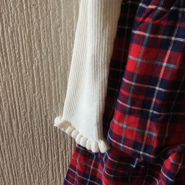 新品タグ付き ミキハウス 女の子 タートルネックセーター ワンピース 130