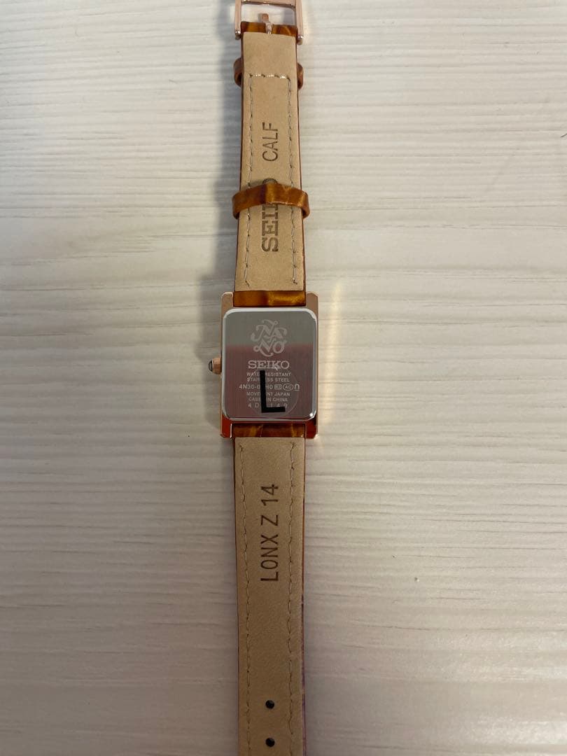 SEIKO レディース スクエア型腕時計 ホワイト文字盤 SSEH006