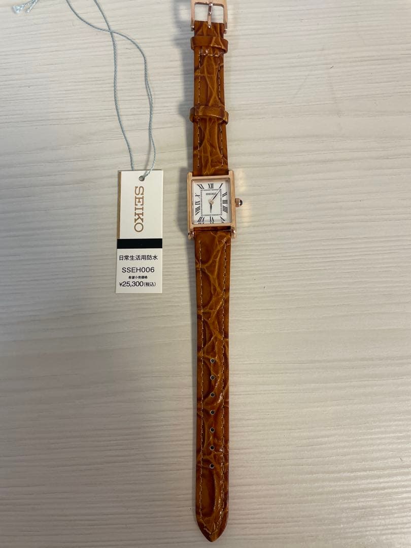 SEIKO レディース スクエア型腕時計 ホワイト文字盤 SSEH006