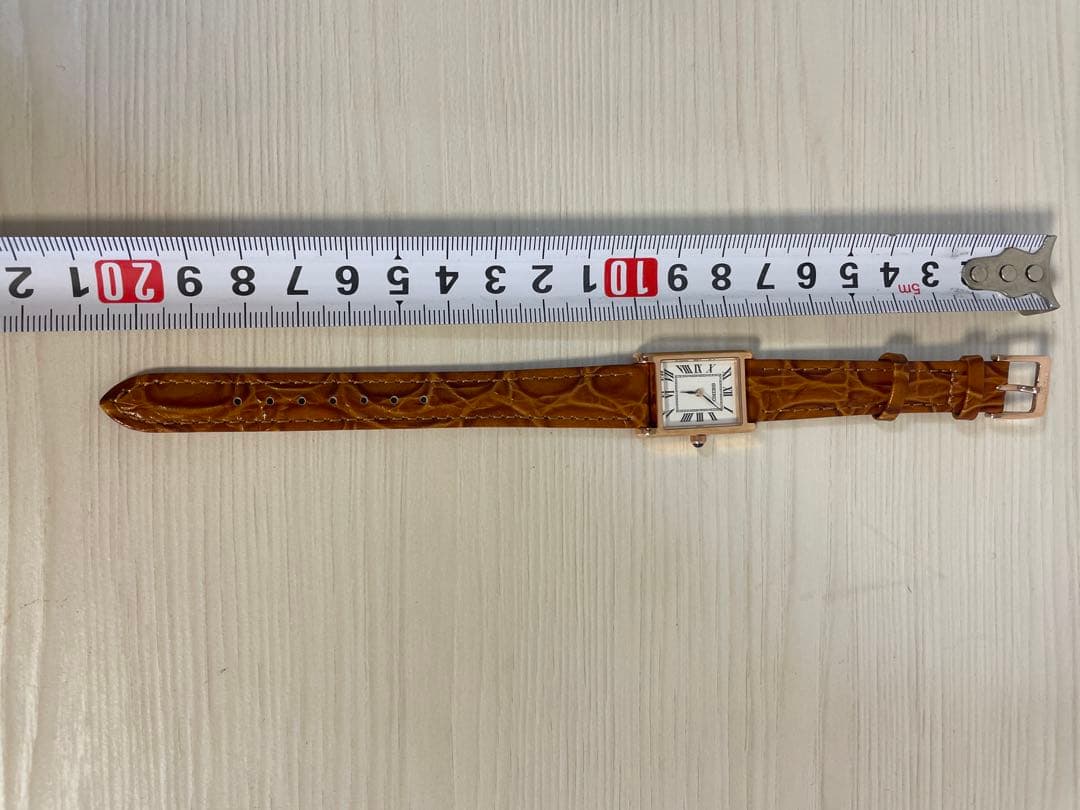 SEIKO レディース スクエア型腕時計 ホワイト文字盤 SSEH006