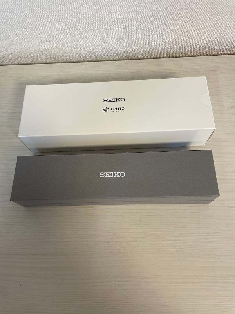 SEIKO レディース スクエア型腕時計 ホワイト文字盤 SSEH006