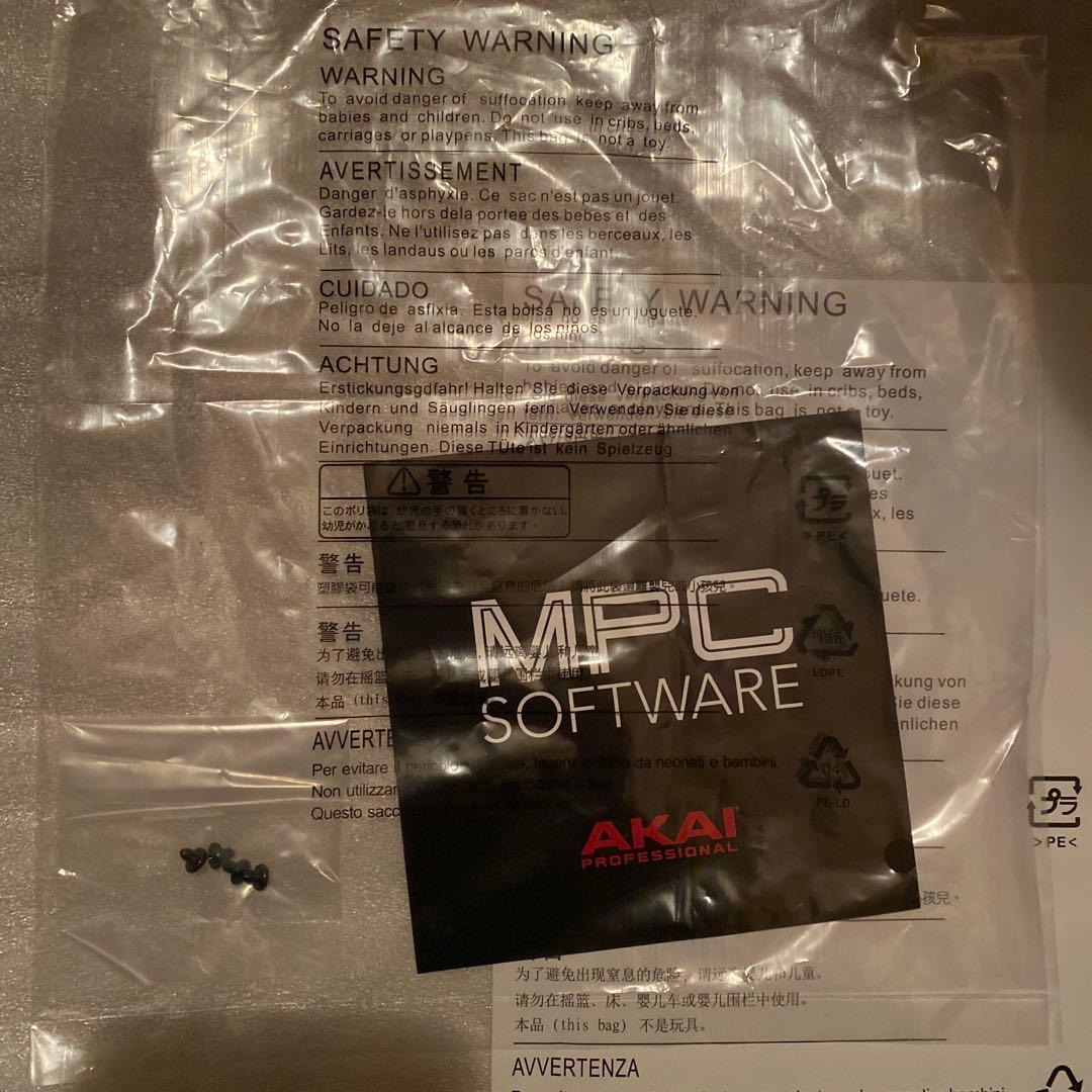 SALE中！送料無料 ドラムマシーン AKAI MPC LIVE 動作確認済