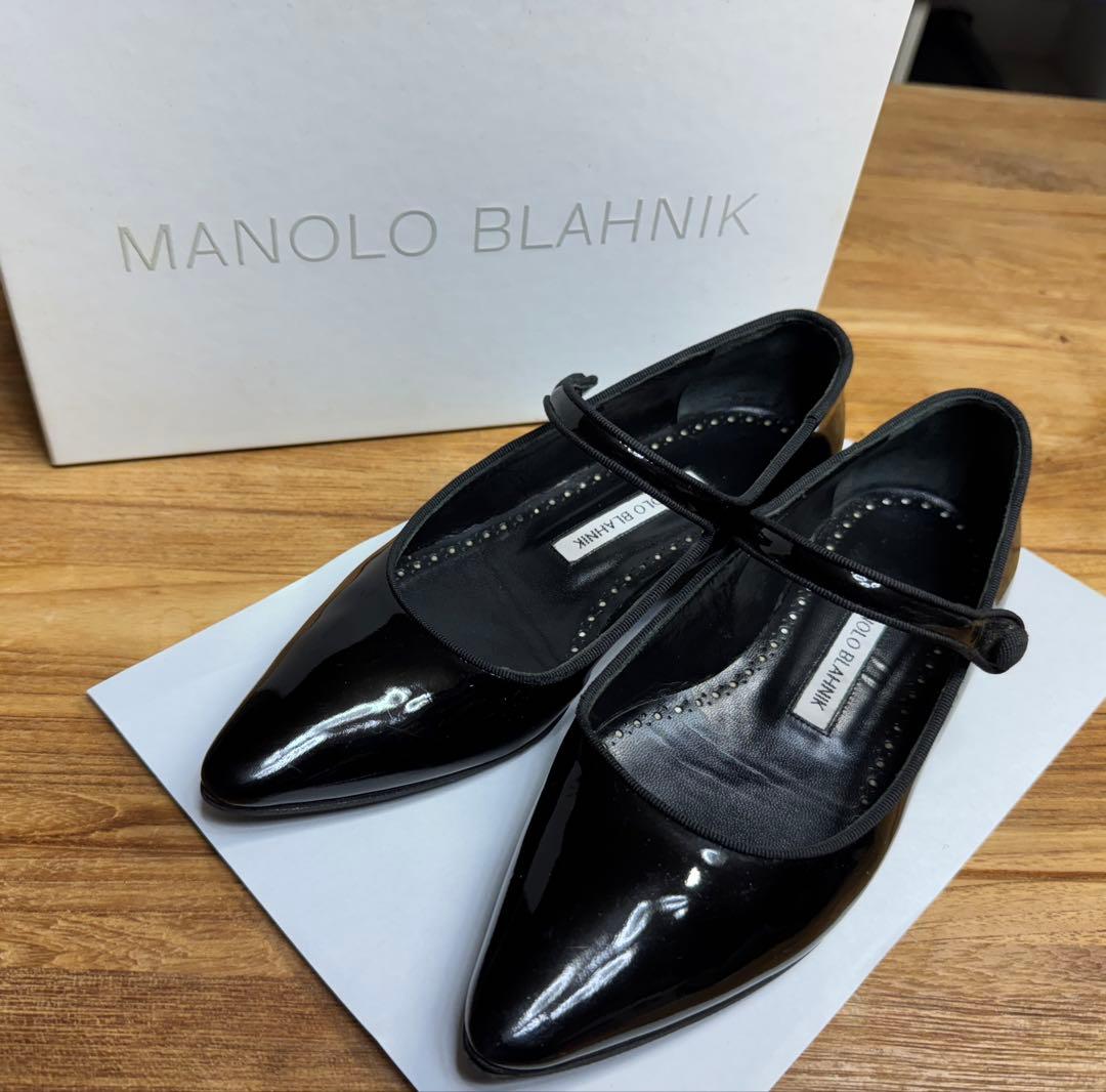 マノロブラニク エナメル フラットシューズ メリージェーン