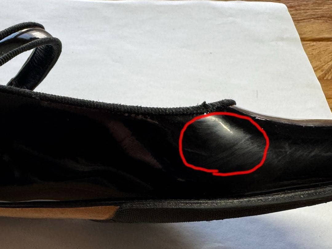 マノロブラニク エナメル フラットシューズ メリージェーン