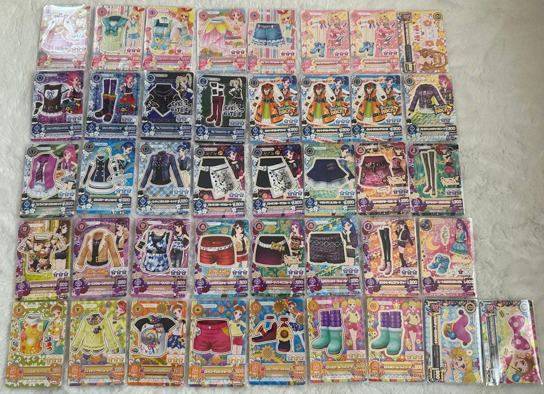 アイカツカード・グッズ　大量まとめ売り　オーロラキスコーデ等　初期排出版　希少