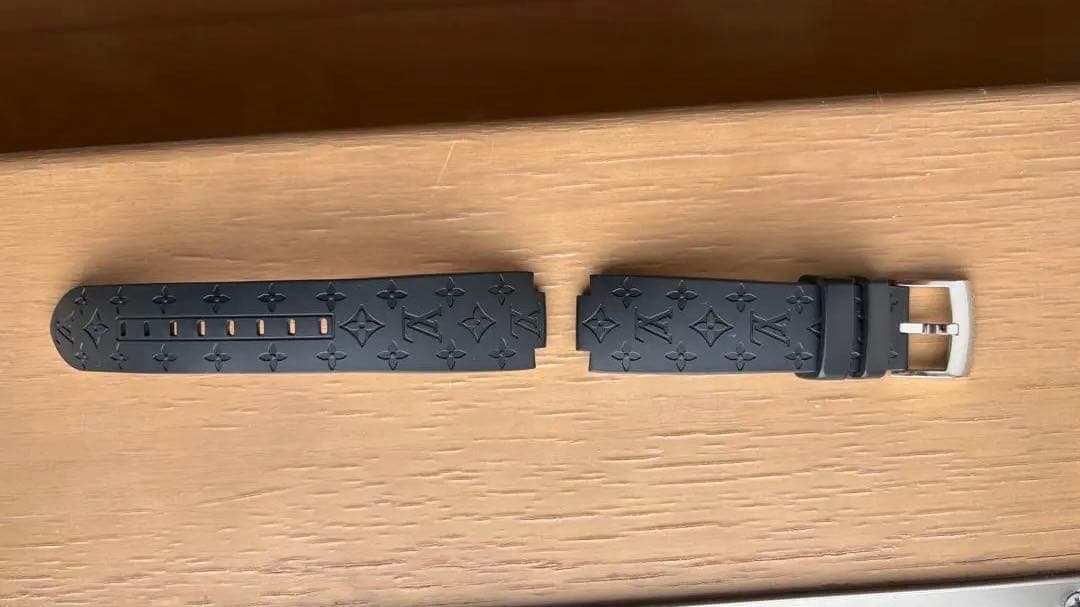 さとちん ルイ・ヴィトン ブラック ラバーベルト 専用ケース付き