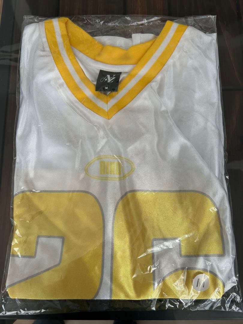 本日限定値下げ　NiziU ユニフォームTシャツ　Mサイズ リク