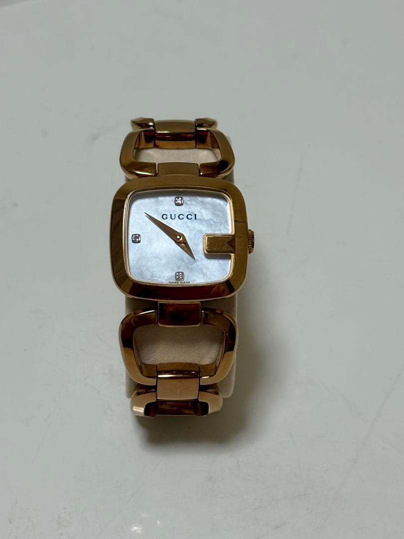 ピンクの猫ページ・GUCCI ゴールド クォーツ腕時計