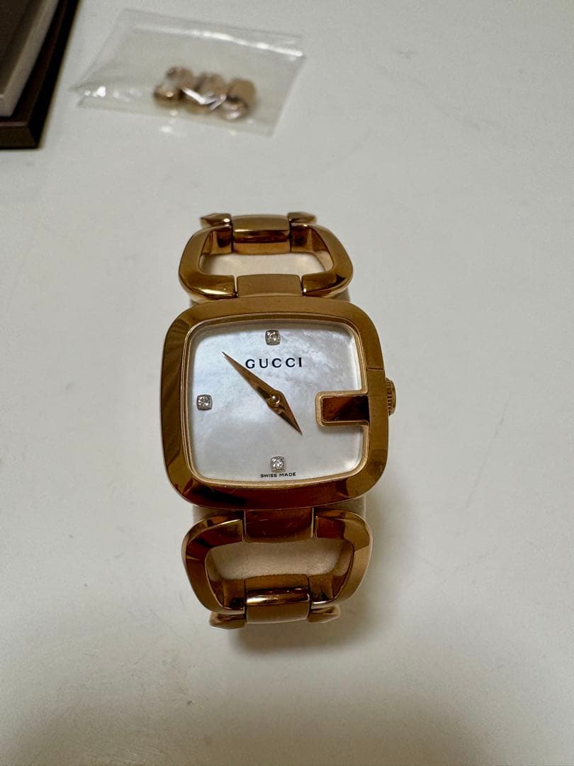 ピンクの猫ページ・GUCCI ゴールド クォーツ腕時計