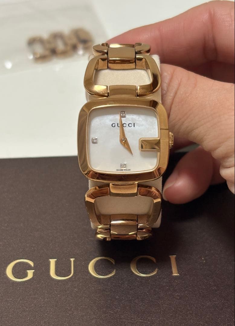 ピンクの猫ページ・GUCCI ゴールド クォーツ腕時計