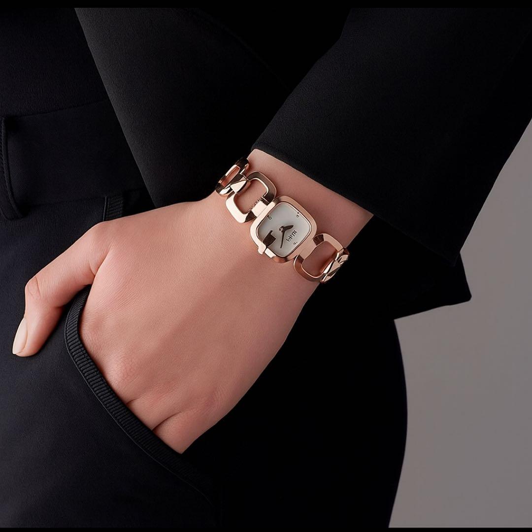 ピンクの猫ページ・GUCCI ゴールド クォーツ腕時計