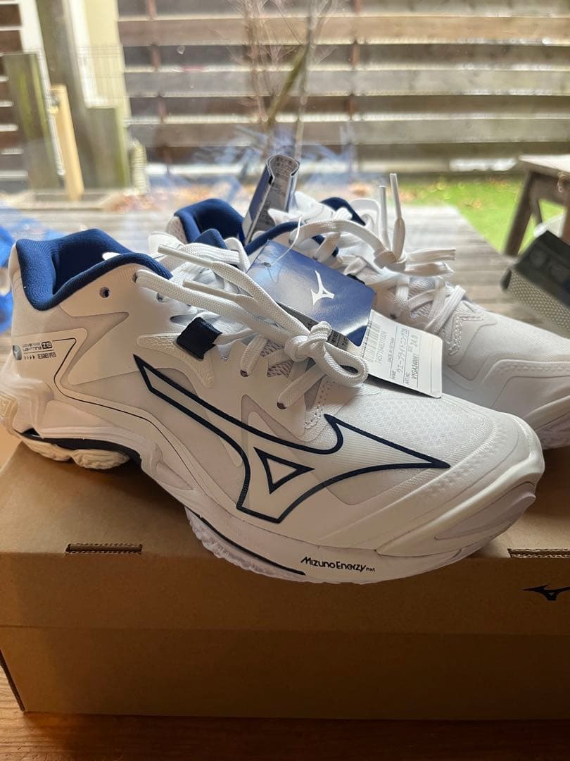 【新品未使用】Mizuno ウェーブライトニングZ8 24.0
