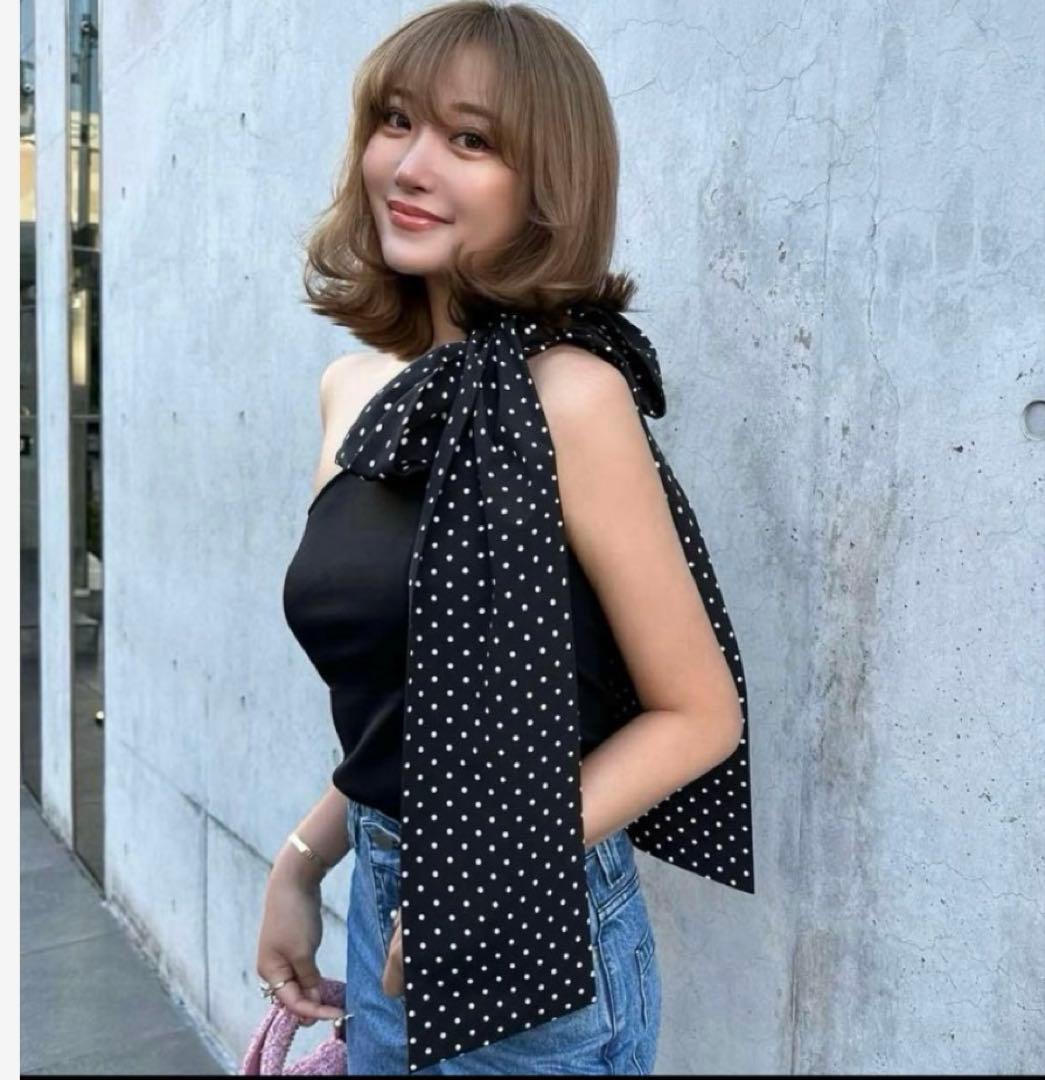 新品タグ付shellerシェリエone shoulder ribbon tops