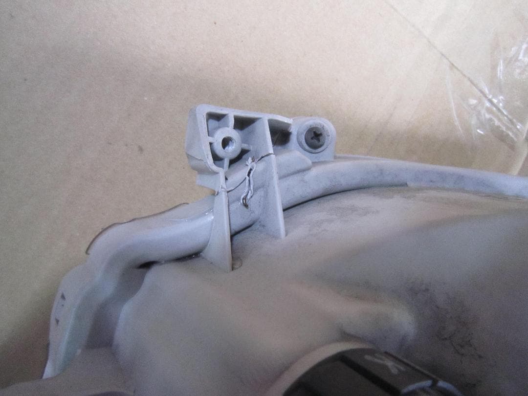 200系 ハイエース レジアスエース S-GL 後期 LED 右ヘッドライト