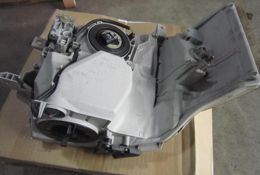 200系 ハイエース レジアスエース S-GL 後期 LED 右ヘッドライト